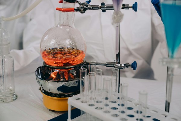 Devenir distillateur : créez vos spiritueux en toute simplicité